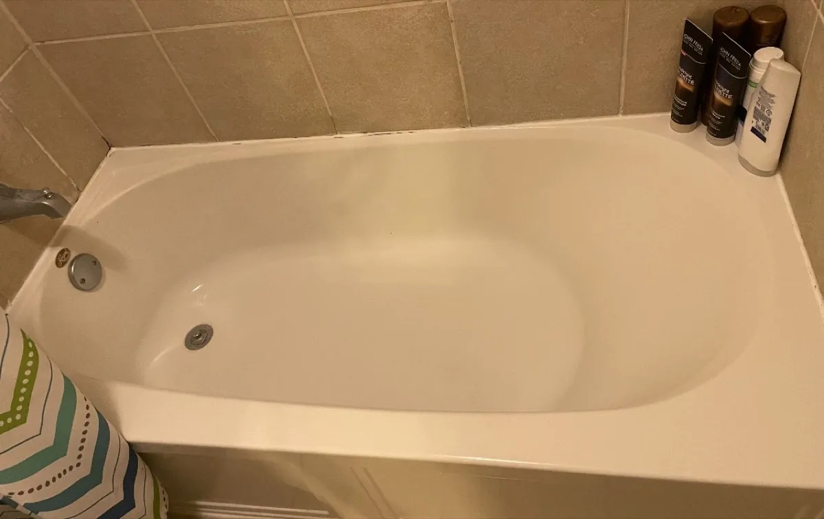 Bathtub after Maids of Cy-Fair clean